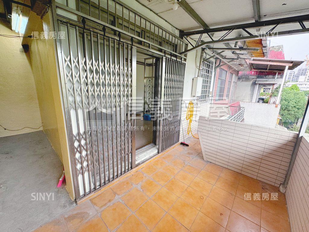 近捷運景觀頂加裝潢美寓房屋室內格局與周邊環境