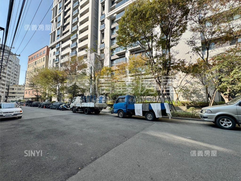 樹孝稀有４樓騎樓式透店房屋室內格局與周邊環境