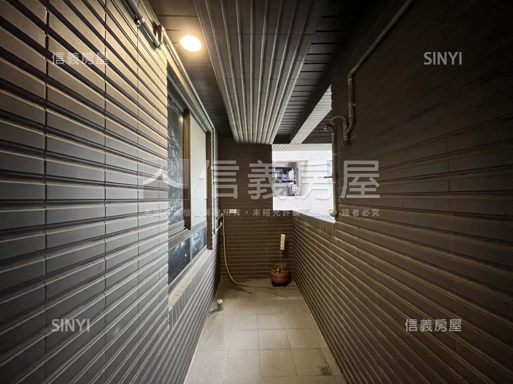 世界Ｖ１．高樓邊間大空間房屋室內格局與周邊環境
