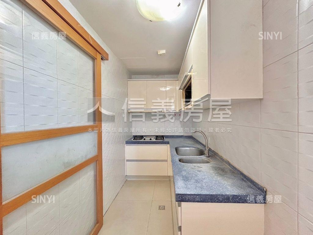 近香山運動館社區型透天房屋室內格局與周邊環境