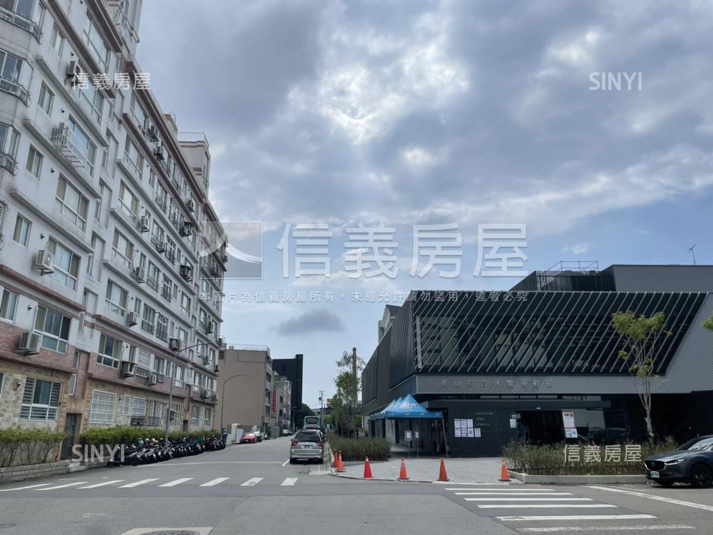 近香山區行政大樓透天房屋室內格局與周邊環境