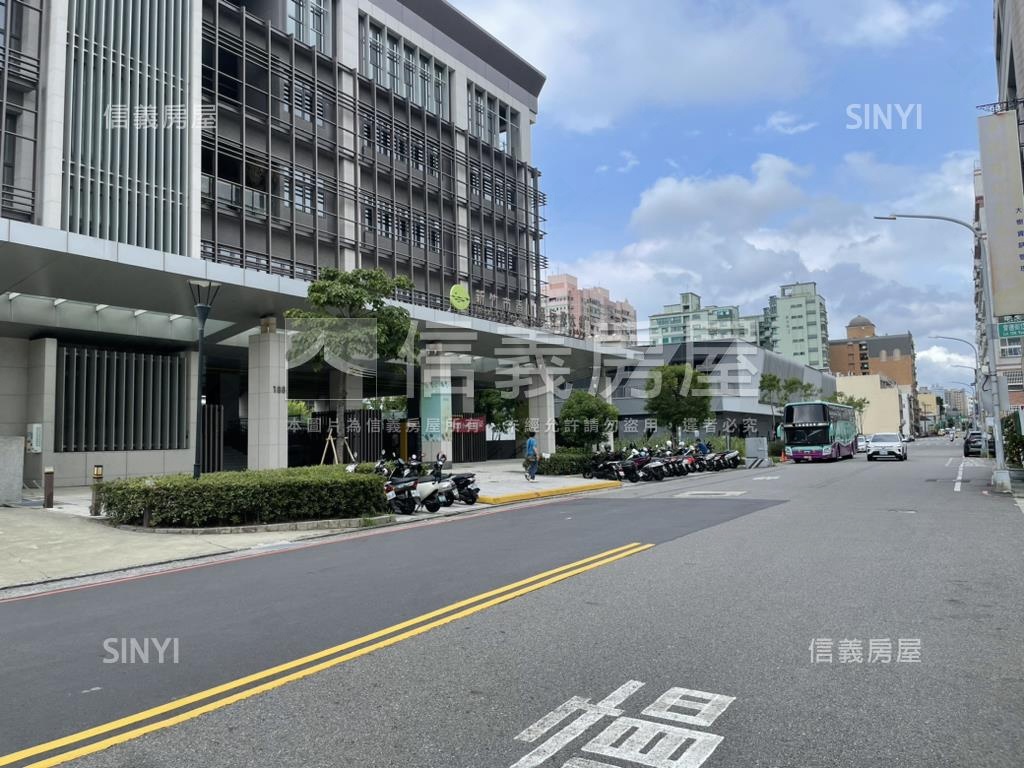 近香山區行政大樓透天房屋室內格局與周邊環境