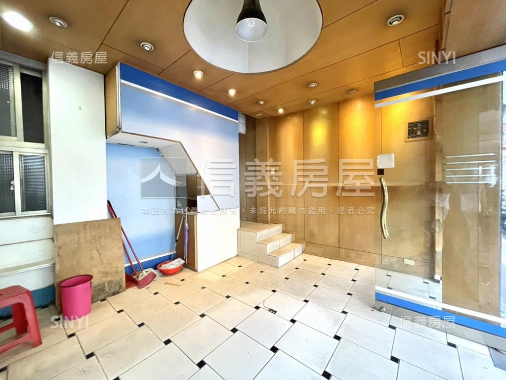 北新正路邊透天房屋室內格局與周邊環境