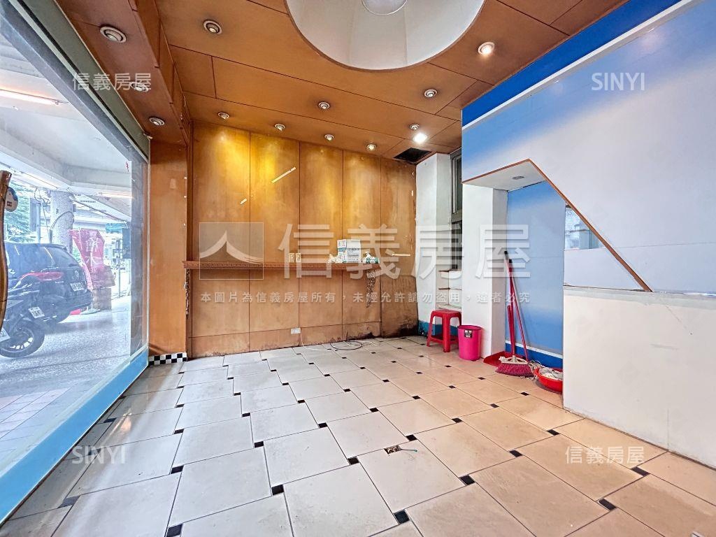 北新正路邊透天房屋室內格局與周邊環境
