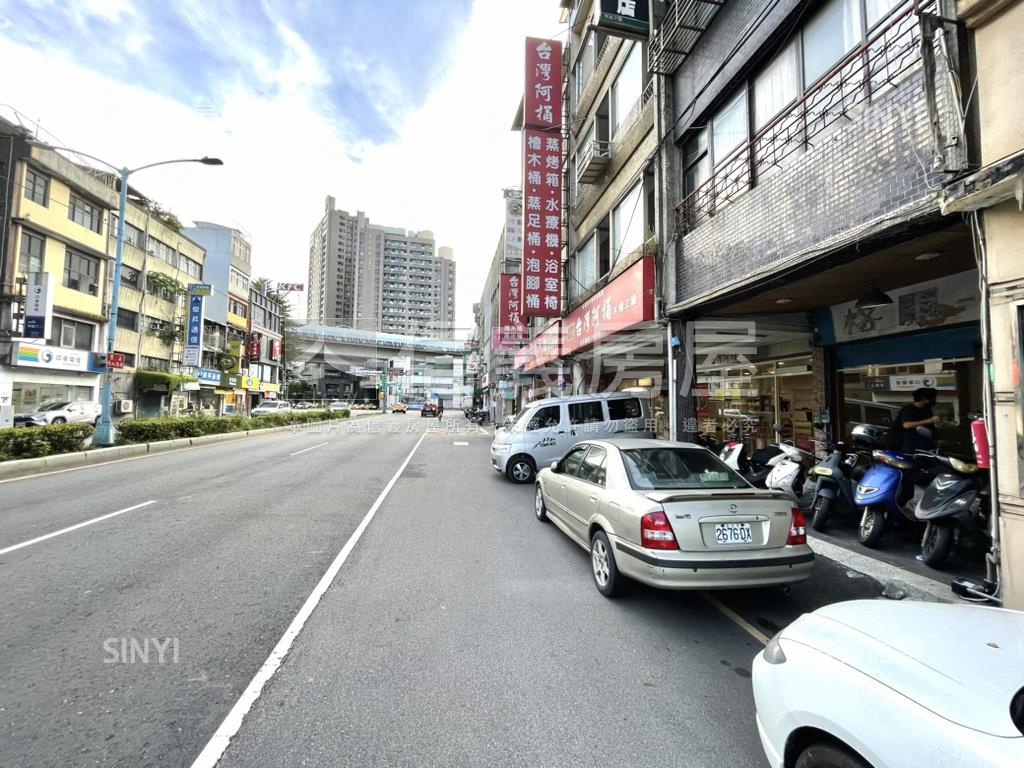 北新正路邊透天房屋室內格局與周邊環境