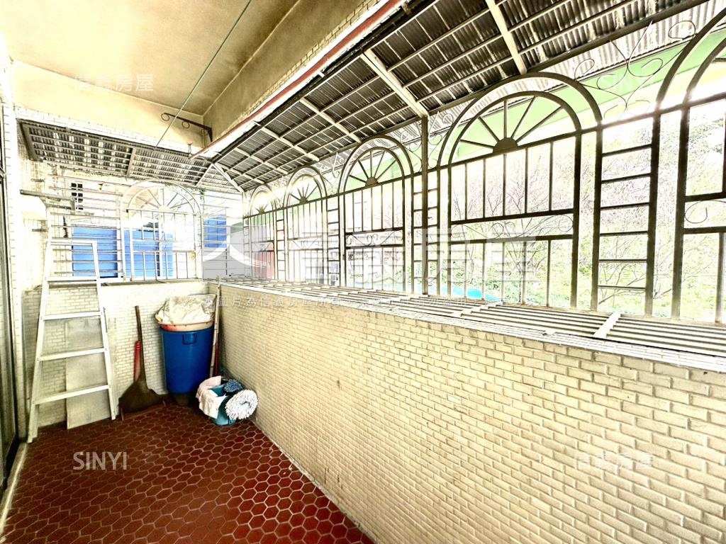 近捷運站免爬高二樓房屋室內格局與周邊環境