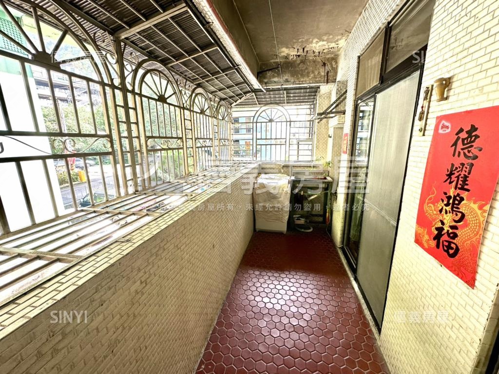 近捷運站免爬高二樓房屋室內格局與周邊環境