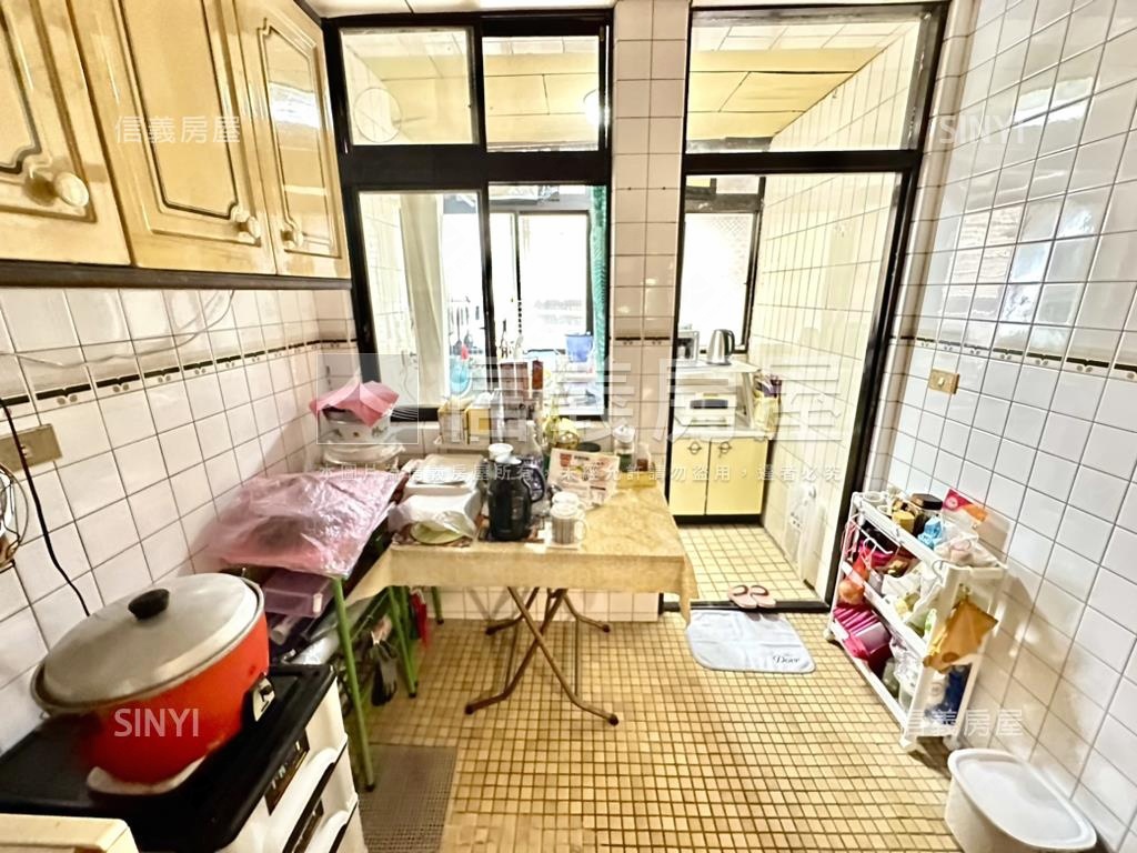 近捷運站免爬高二樓房屋室內格局與周邊環境