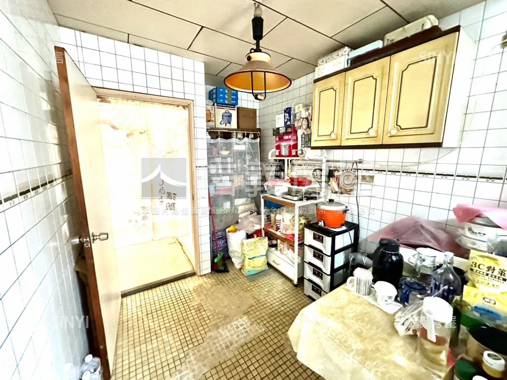 近捷運站免爬高二樓房屋室內格局與周邊環境