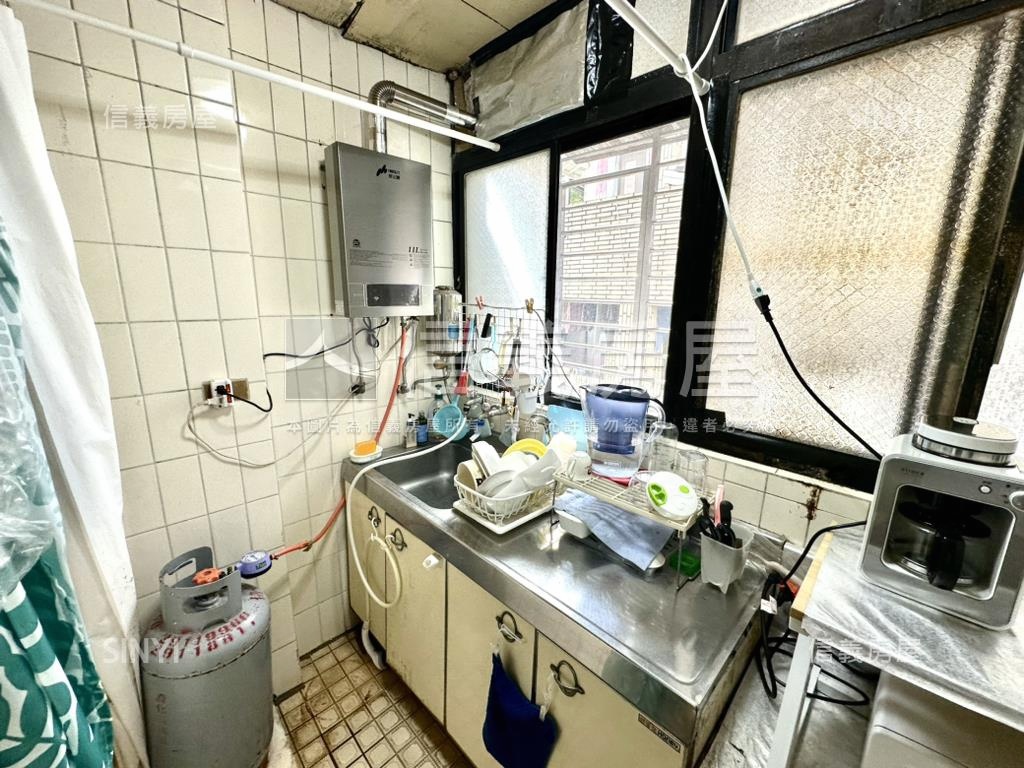 近捷運站免爬高二樓房屋室內格局與周邊環境