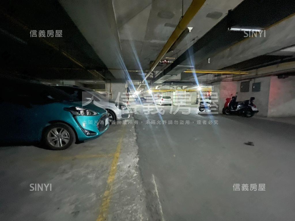 中西區帝國大樓汽車位房屋室內格局與周邊環境
