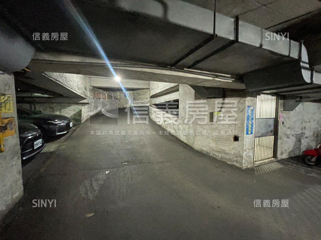 中西區帝國大樓汽車位房屋室內格局與周邊環境