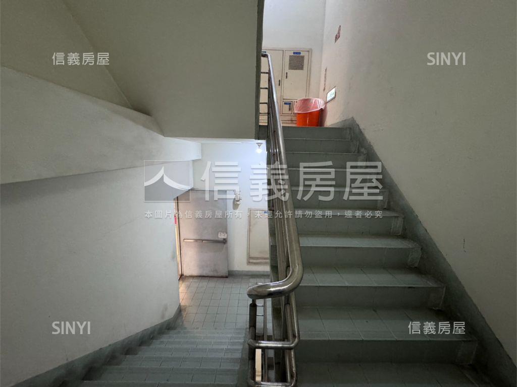 新莊輔大收租方正廠辦房屋室內格局與周邊環境
