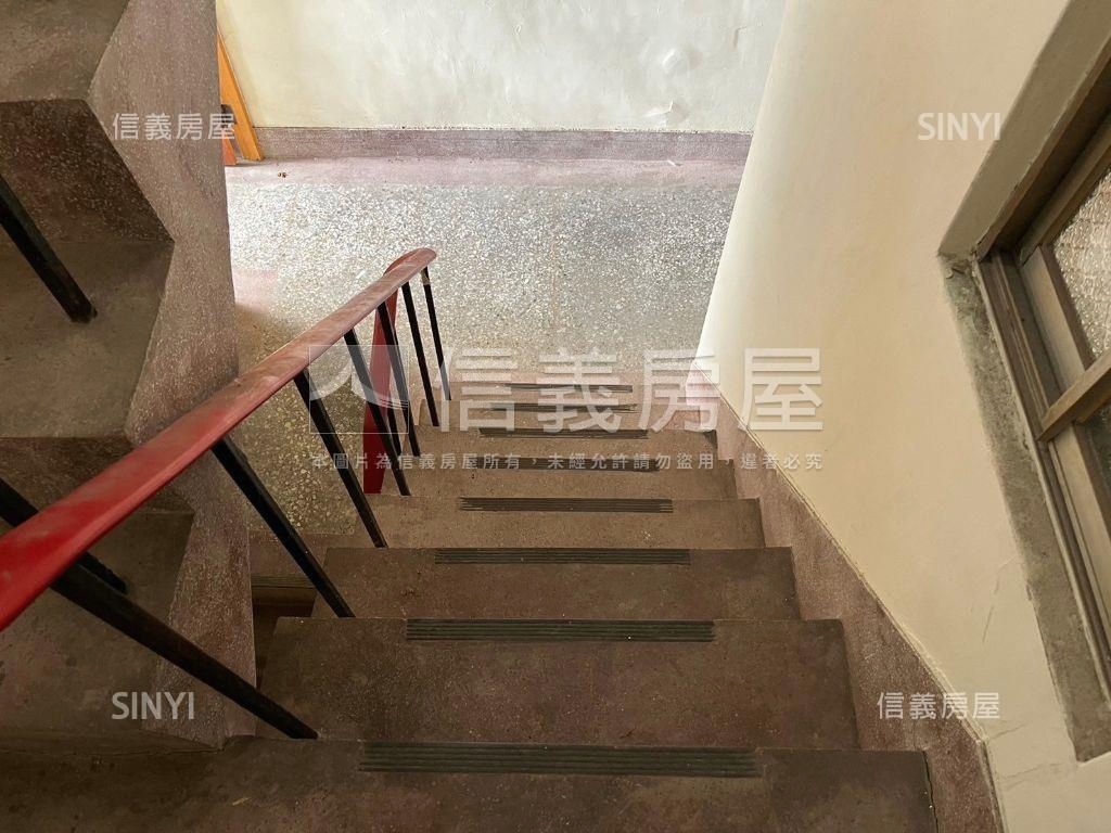 近大成學區騎樓透天房屋室內格局與周邊環境