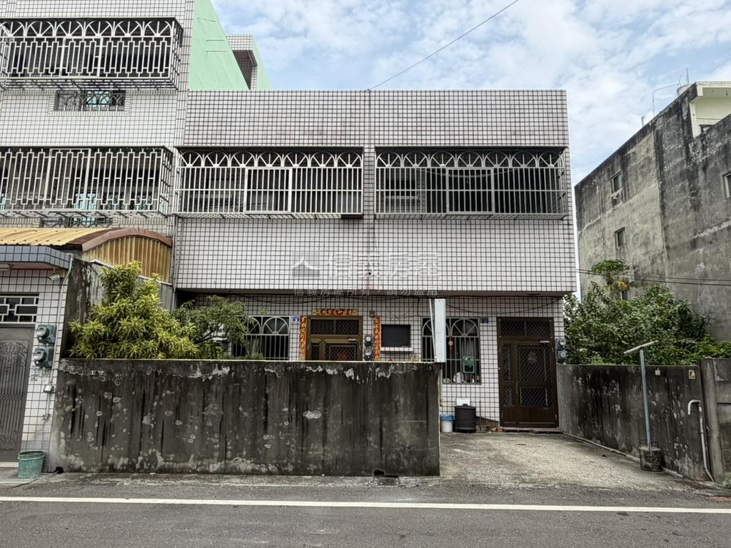 秀水雙併前有庭院透天房屋室內格局與周邊環境