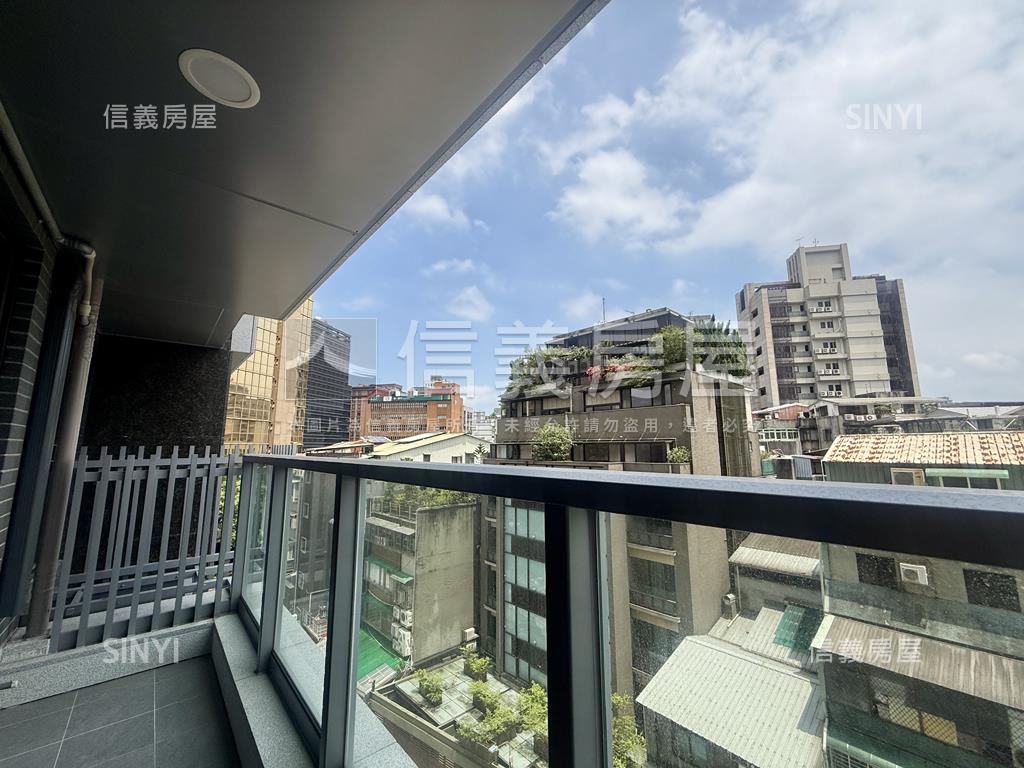 安家蔵玉標準兩房坡平車位房屋室內格局與周邊環境