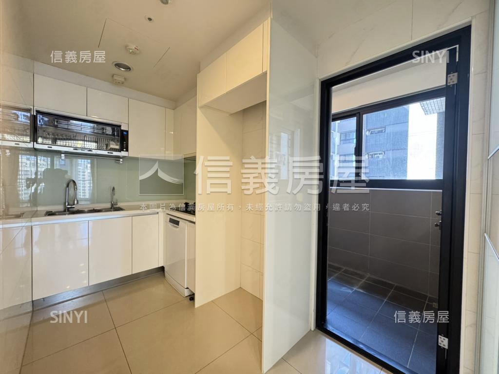 精美新世紀３房車位房屋室內格局與周邊環境