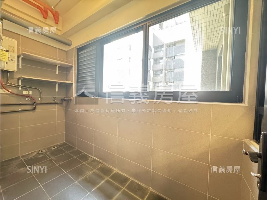 精美新世紀３房車位房屋室內格局與周邊環境