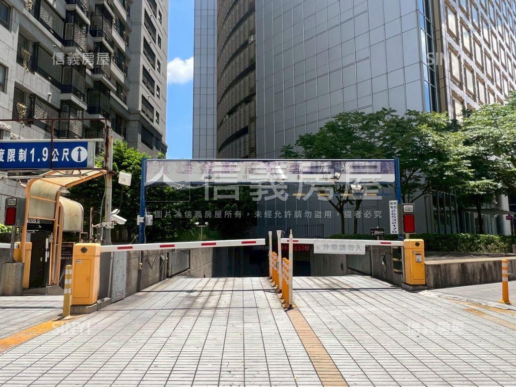 遠雄國際金融車位５８８號房屋室內格局與周邊環境