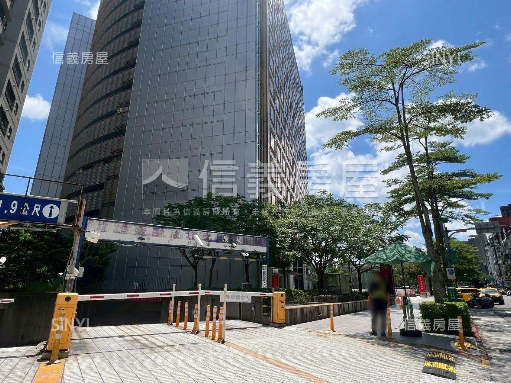 遠雄國際金融車位５８８號房屋室內格局與周邊環境