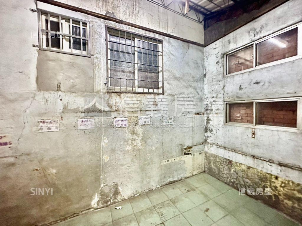 正梅川東路近育德路讚透天房屋室內格局與周邊環境