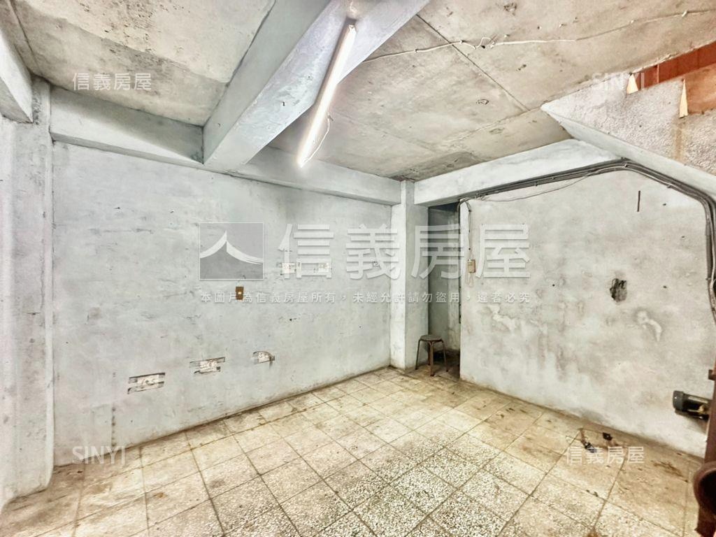 正梅川東路近育德路讚透天房屋室內格局與周邊環境