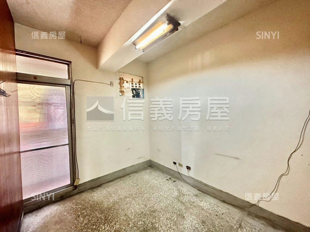 正梅川東路近育德路讚透天房屋室內格局與周邊環境