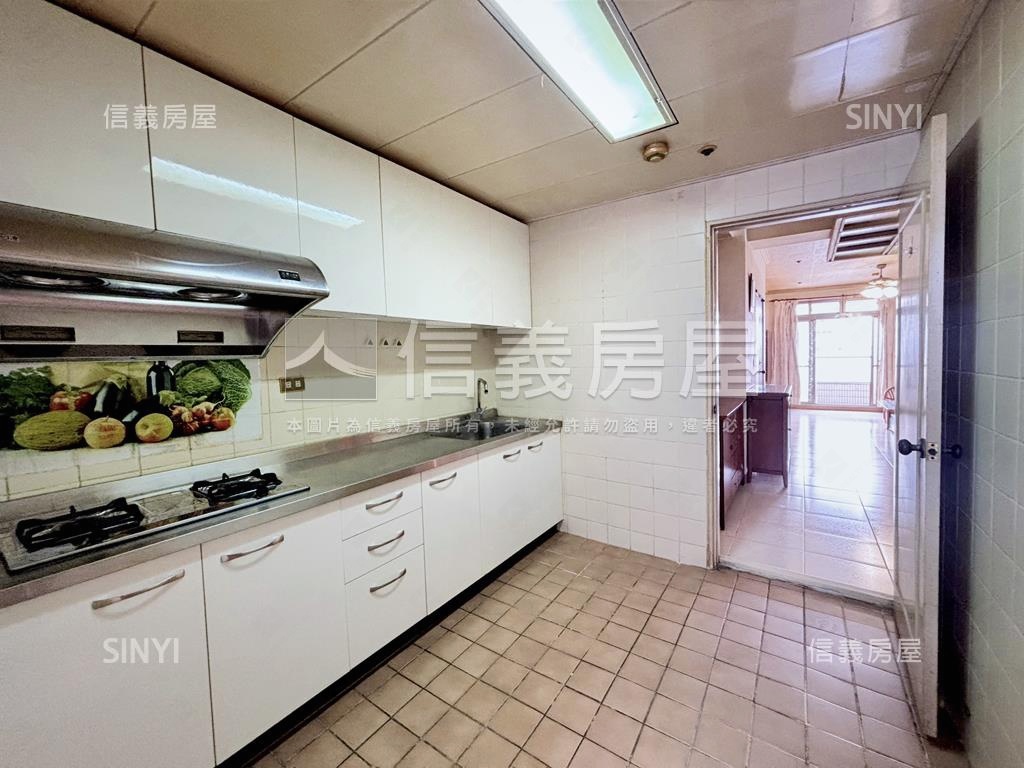 首購北區國泰高樓三房平車房屋室內格局與周邊環境