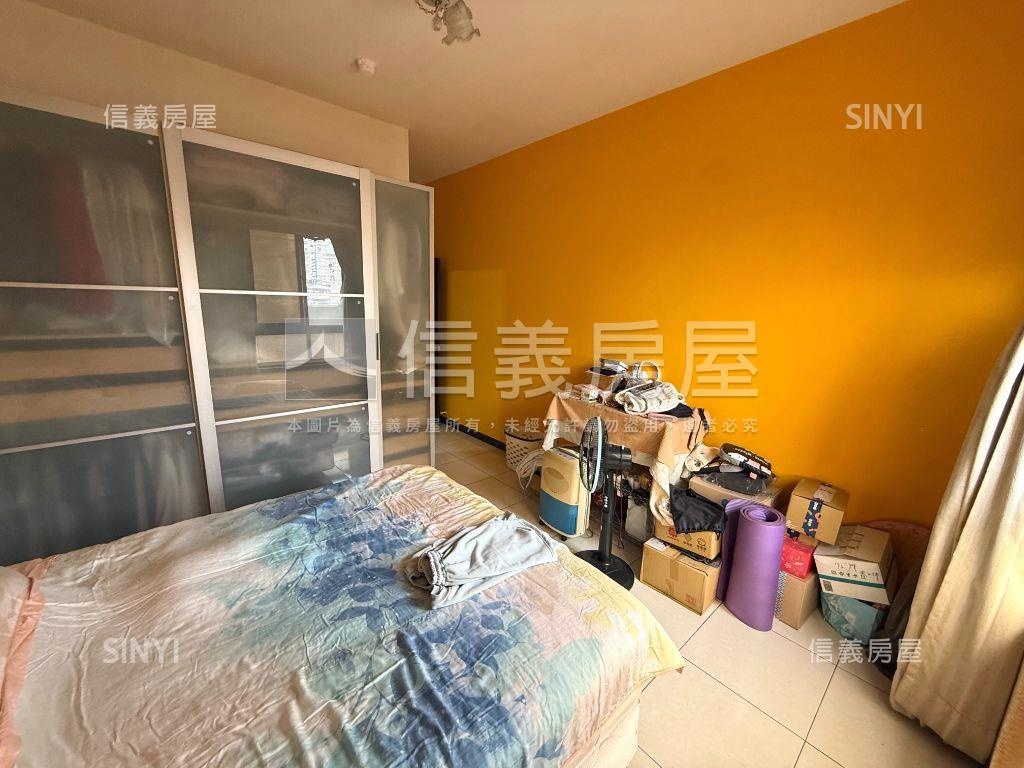 臻星３＋１附車位房屋室內格局與周邊環境