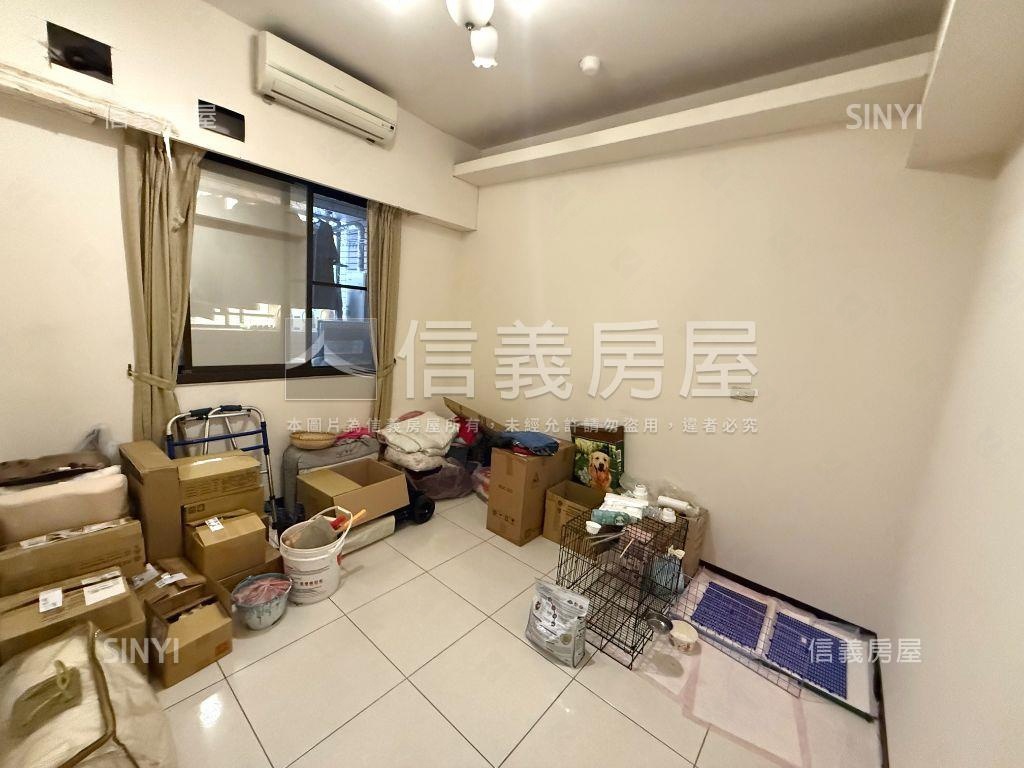 臻星３＋１附車位房屋室內格局與周邊環境
