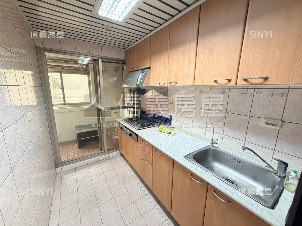 美麗宮庭大空間房屋室內格局與周邊環境