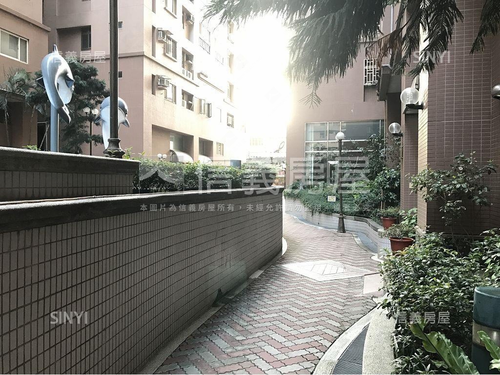 美麗宮庭大空間房屋室內格局與周邊環境