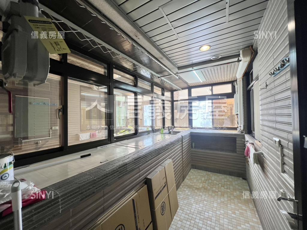 臻美真美三房車位房屋室內格局與周邊環境