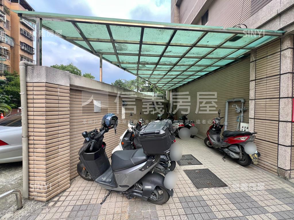 臻美真美三房車位房屋室內格局與周邊環境