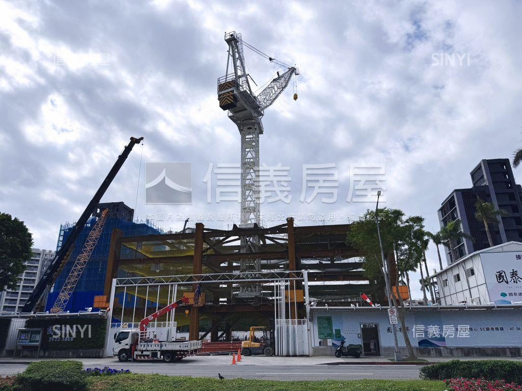 ＮＥＷ國泰雍萃露台雙車位房屋室內格局與周邊環境
