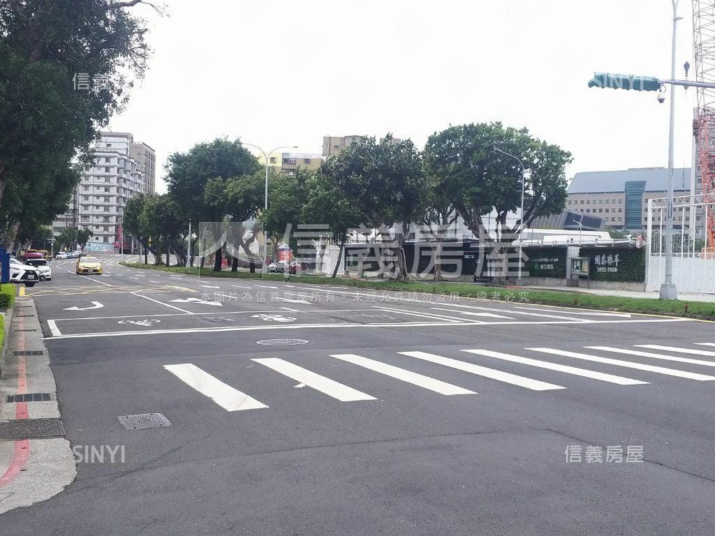 ＮＥＷ國泰雍萃露台雙車位房屋室內格局與周邊環境