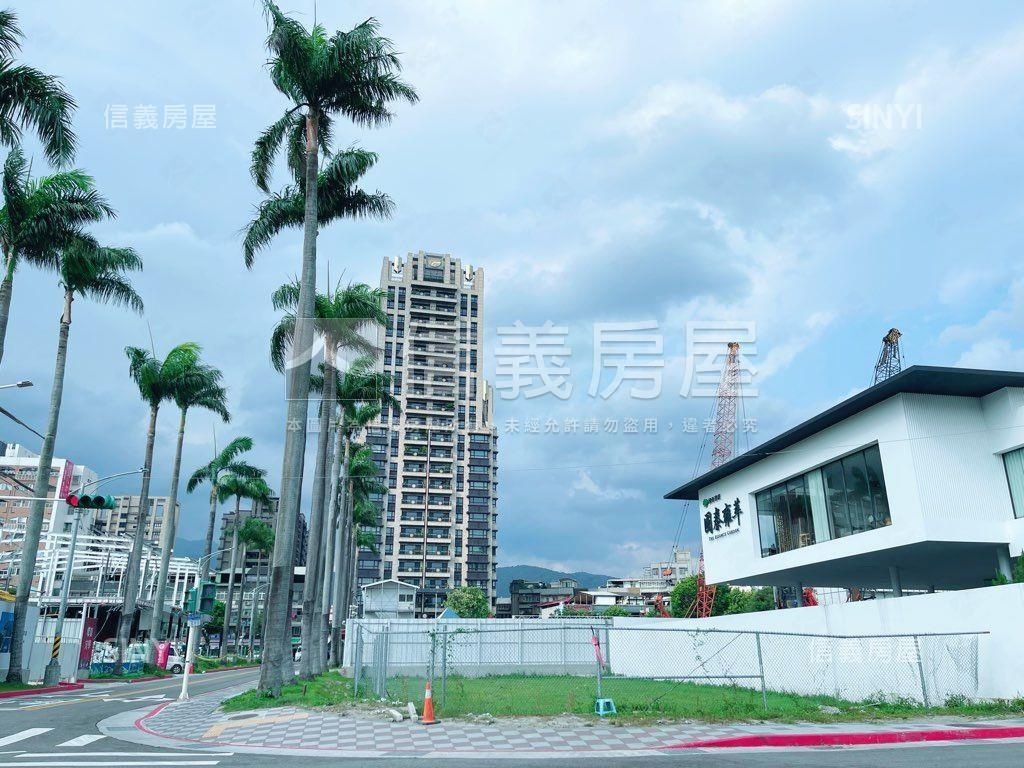 ＮＥＷ國泰雍萃露台雙車位房屋室內格局與周邊環境