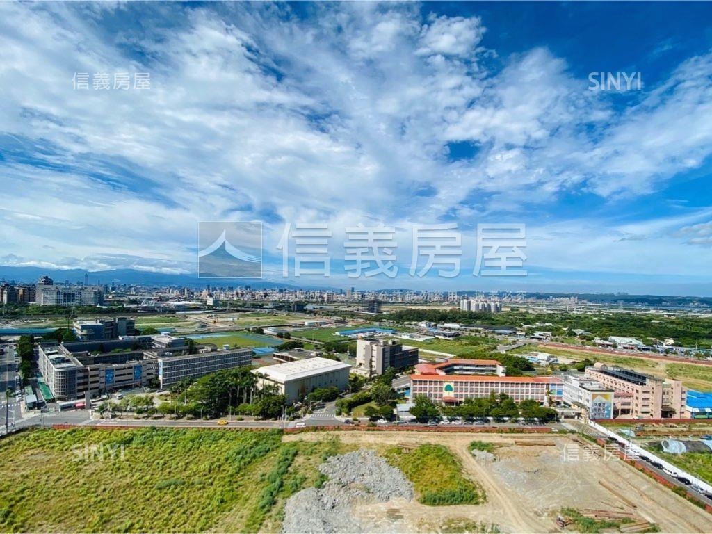 ＮＥＷ國泰雍萃露台雙車位房屋室內格局與周邊環境