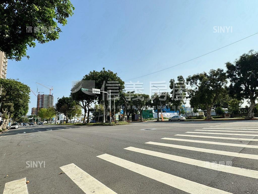 ＮＥＷ國泰雍萃露台雙車位房屋室內格局與周邊環境