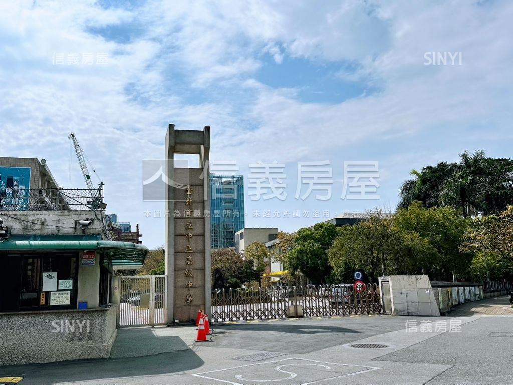 ＮＥＷ國泰雍萃露台雙車位房屋室內格局與周邊環境