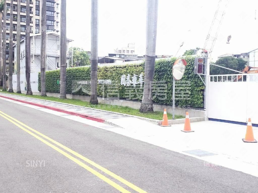 ＮＥＷ國泰雍萃露台雙車位房屋室內格局與周邊環境