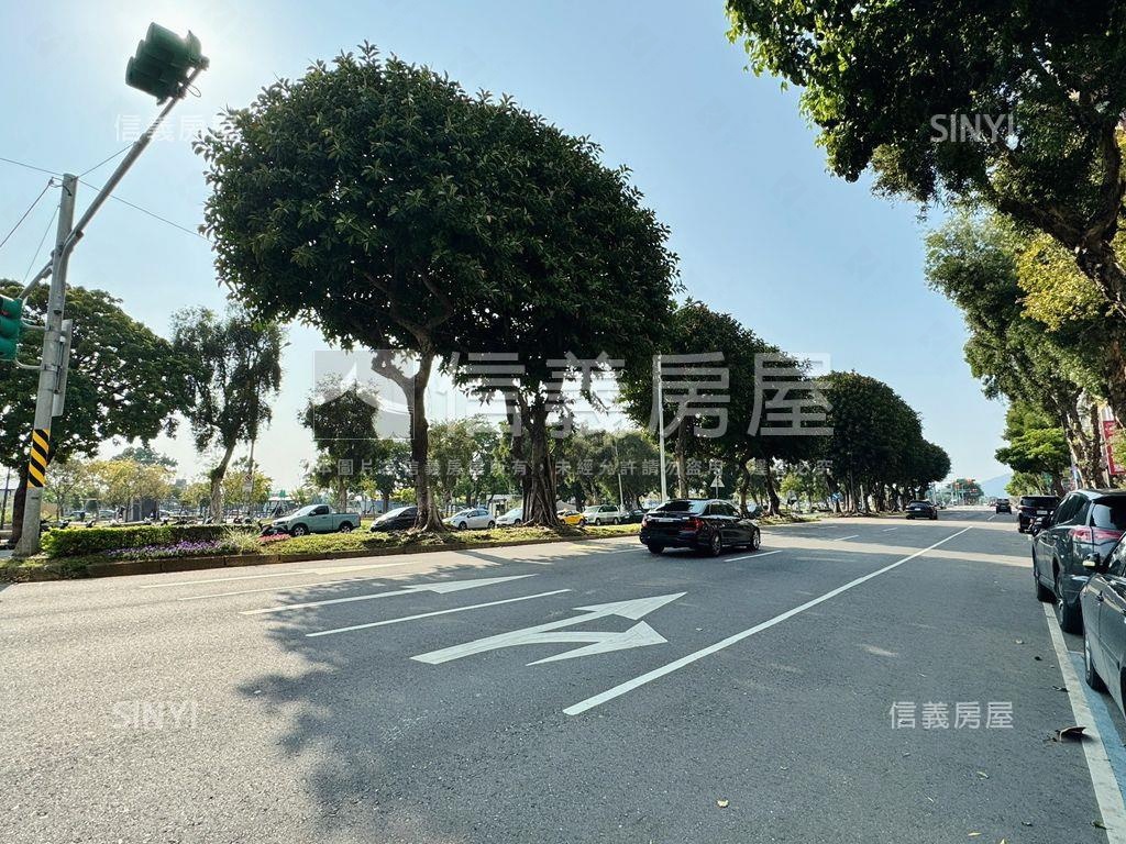 ＮＥＷ國泰雍萃露台雙車位房屋室內格局與周邊環境