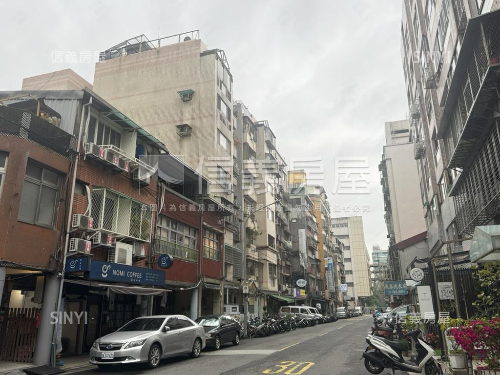 京華城大店辦房屋室內格局與周邊環境