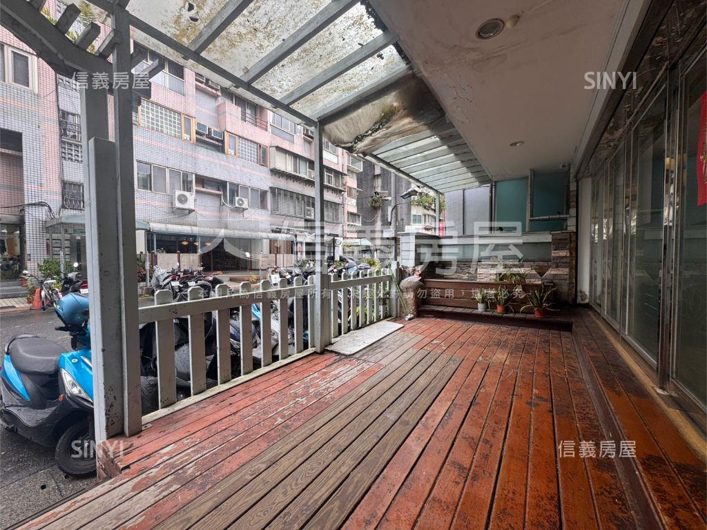 京華城大店辦房屋室內格局與周邊環境