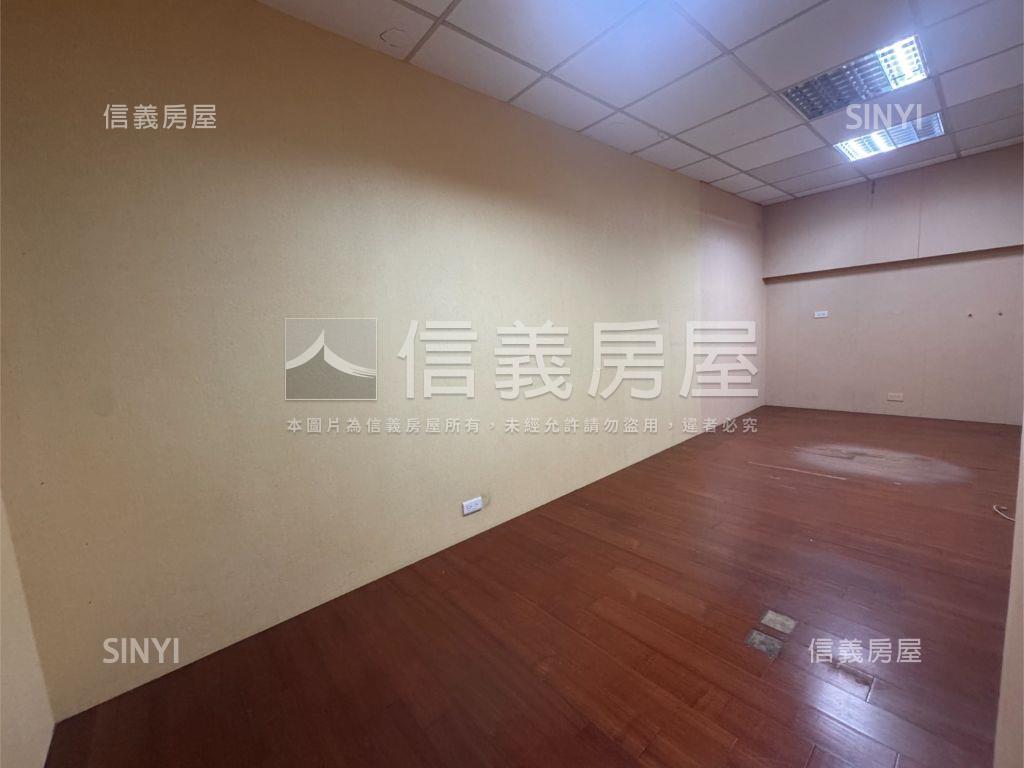 京華城大店辦房屋室內格局與周邊環境