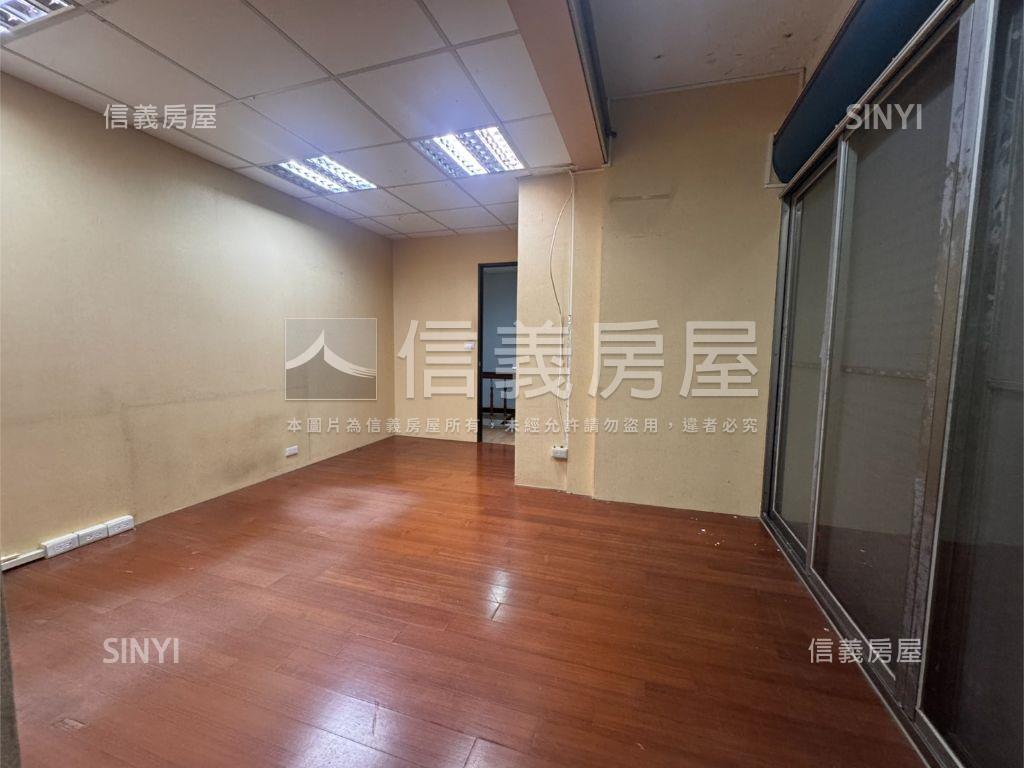 京華城大店辦房屋室內格局與周邊環境