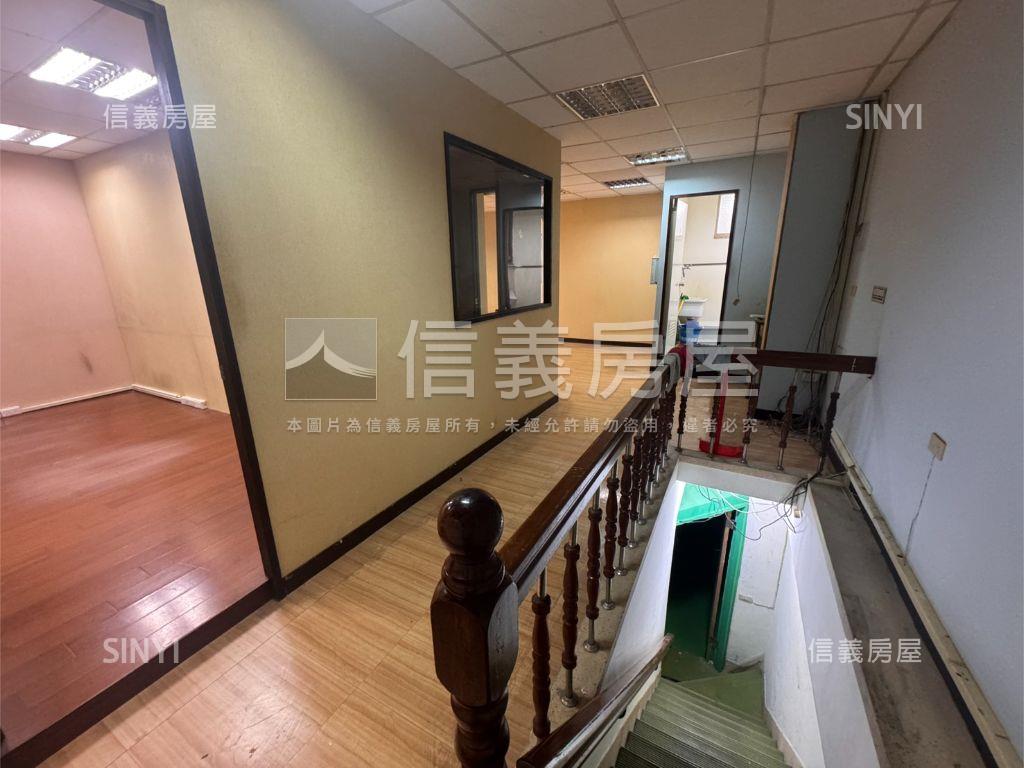 京華城大店辦房屋室內格局與周邊環境