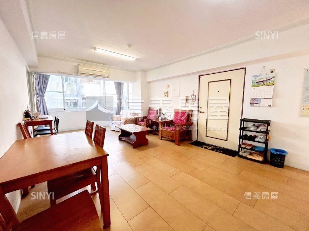 近三鐵採光大三房車位房屋室內格局與周邊環境