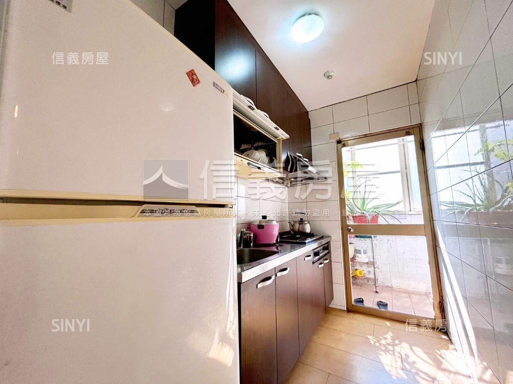 近三鐵採光大三房車位房屋室內格局與周邊環境