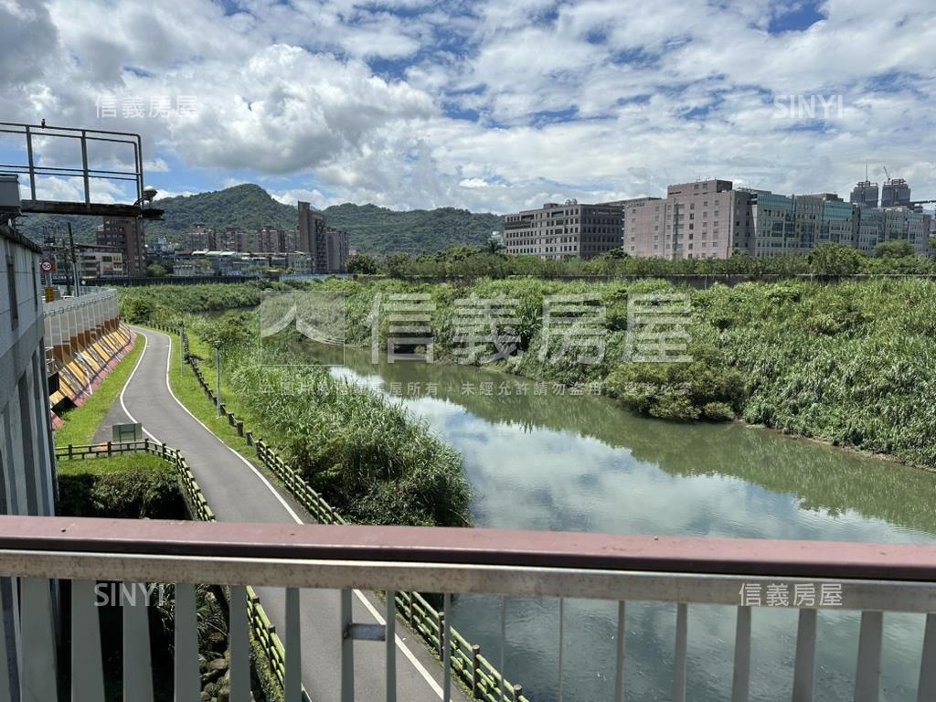 青耘頂樓雙面採光美屋房屋室內格局與周邊環境